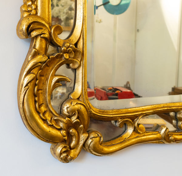 Miroir en bois doré XXème
