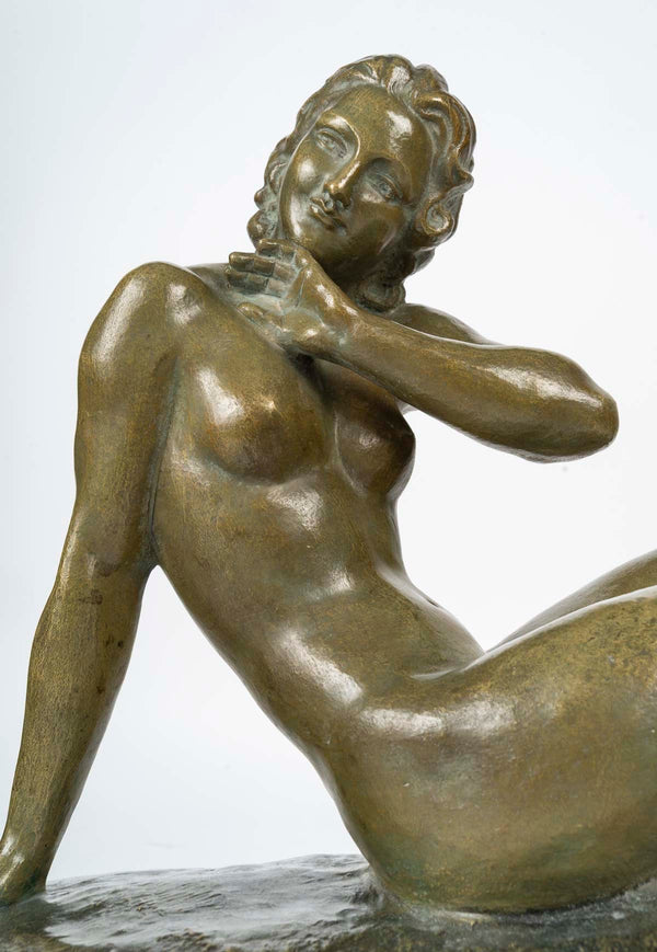 CIPRIANI. "JEUNE FEMME ALANGUIE". SCULPTURE EN BRONZE À PATINE VERTE