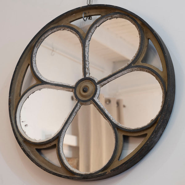 Importante rosace du pavillon Baltard, transformé en miroir, fonte de fer.