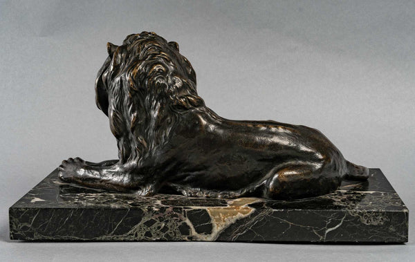 Lion en bronze à patine brune