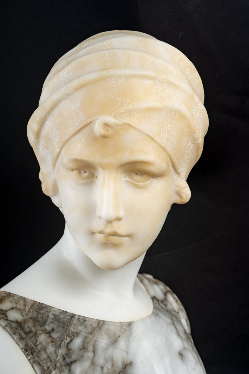 Buste de femme au turban en marbre et albâtre signée Guglielmo Pugi (1850-1915)