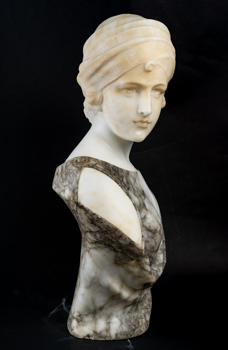 Buste de femme au turban en marbre et albâtre signée Guglielmo Pugi (1850-1915)
