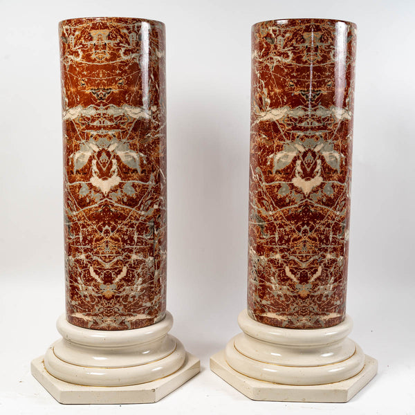 Une paire de colonne en céramique imitation griotte et marbre