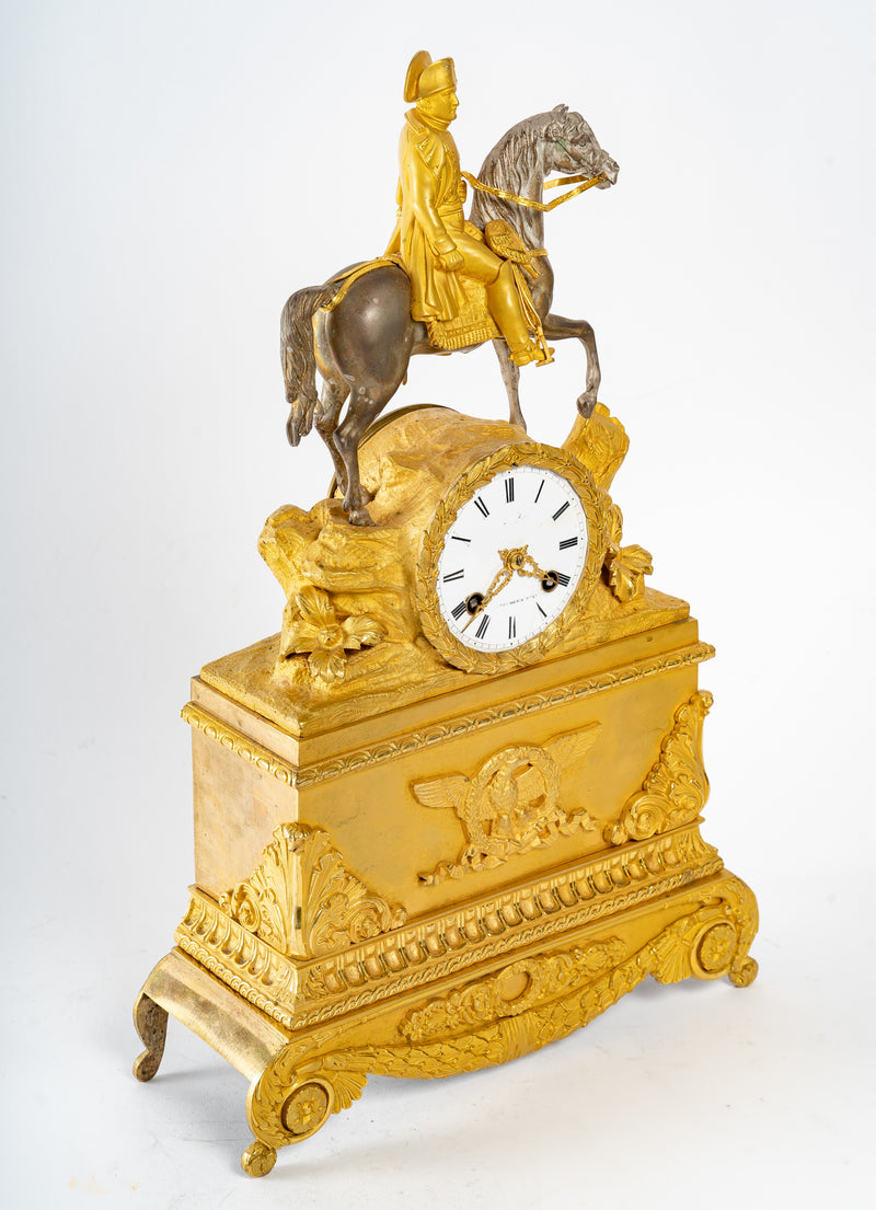Pendule en bronze dorée Napoléon 1er à cheval