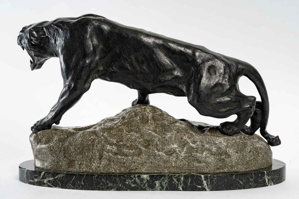 Lionne en bronze de Thomas François Cartier (1879-1936)